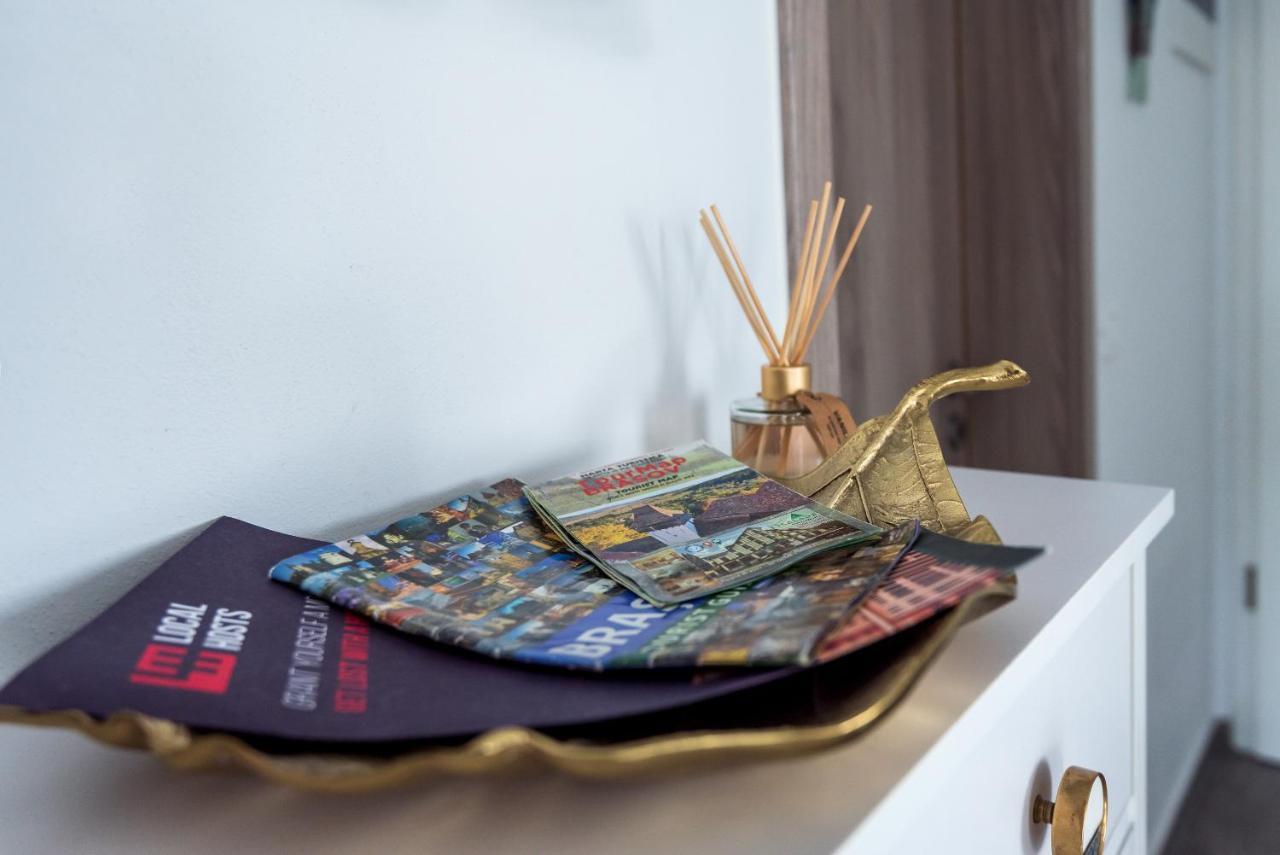 Lovely Chic Studio, On A Beautiful Promenade Apartment Brasov Bagian luar foto