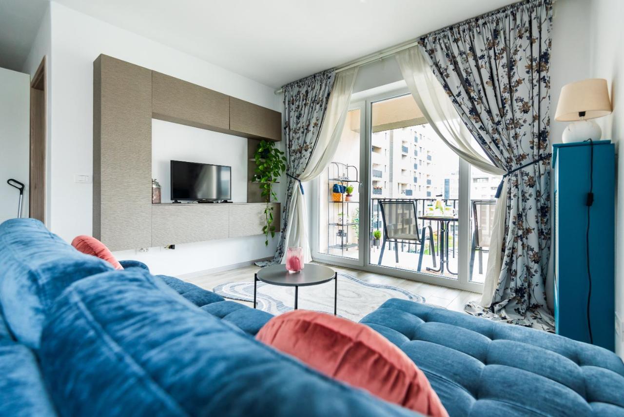 Lovely Chic Studio, On A Beautiful Promenade Apartment Brasov Bagian luar foto