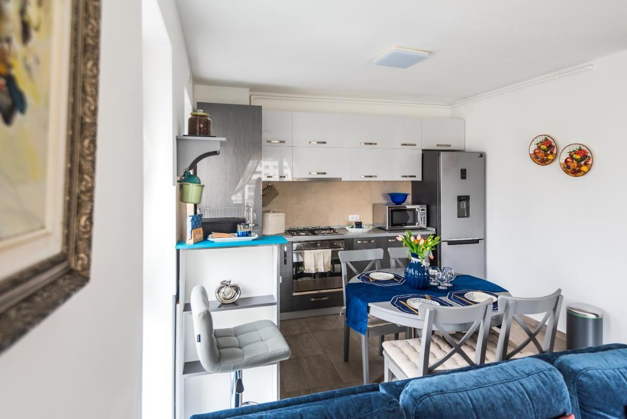 Lovely Chic Studio, On A Beautiful Promenade Apartment Brasov Bagian luar foto