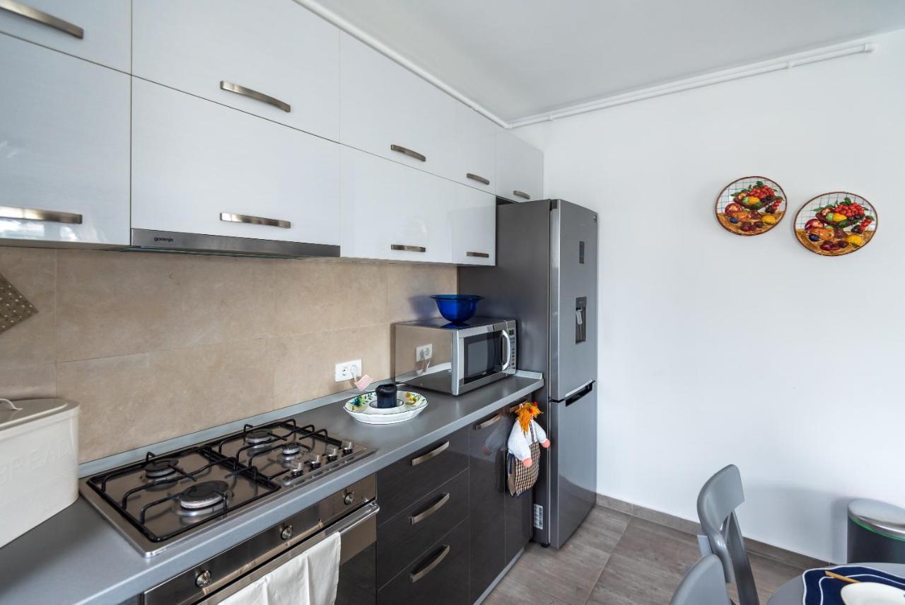 Lovely Chic Studio, On A Beautiful Promenade Apartment Brasov Bagian luar foto