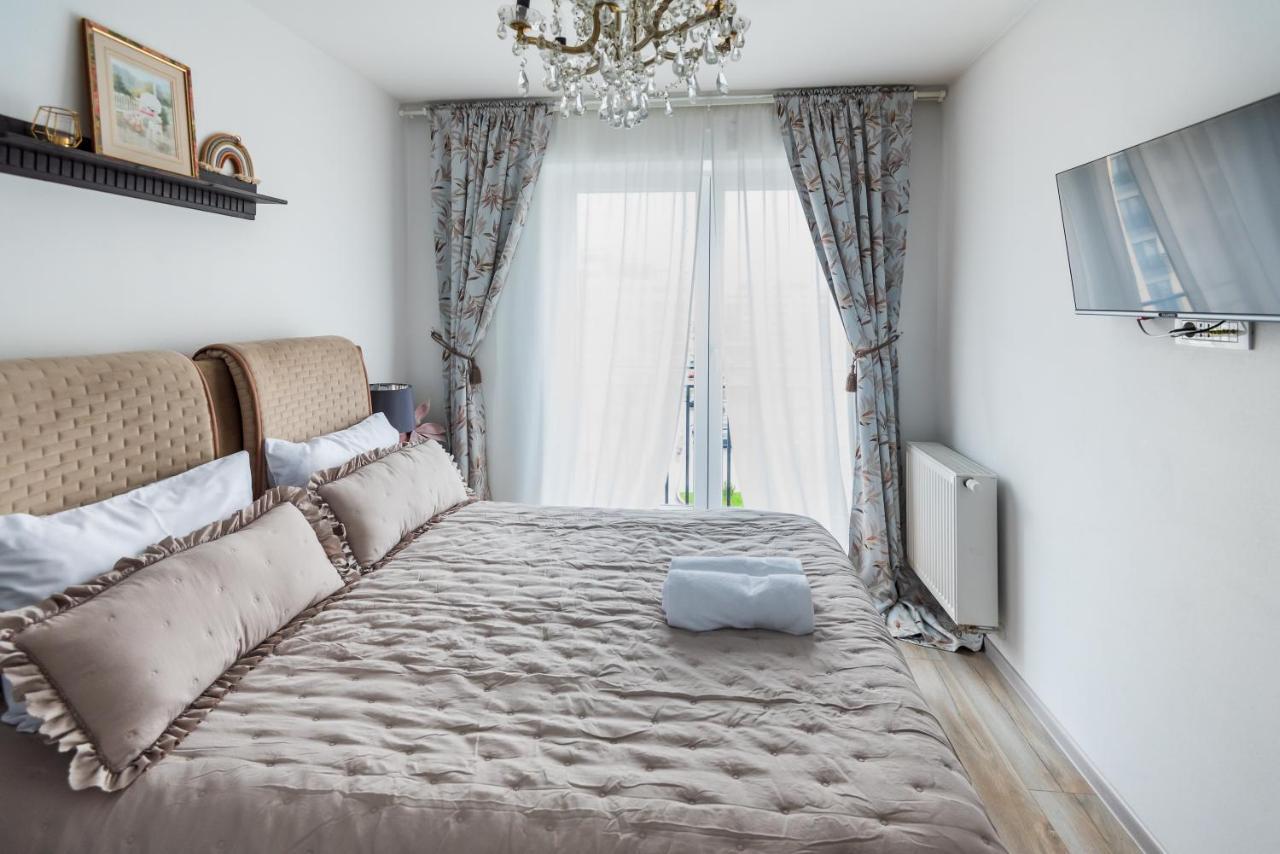 Lovely Chic Studio, On A Beautiful Promenade Apartment Brasov Bagian luar foto